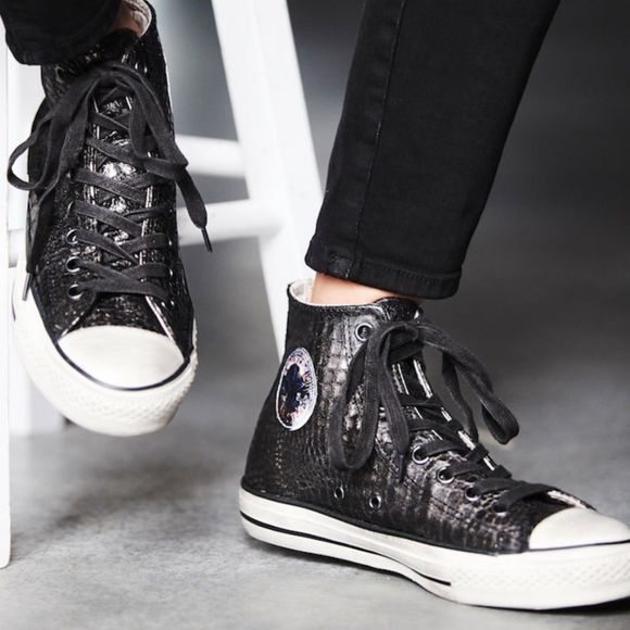 Converse High Tops Reptile Sneakers Size 6 - Picture 1 of 9